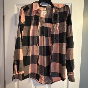 Women small American Eagle Outfitters Pink and Black Plaid boyfriend Shirt